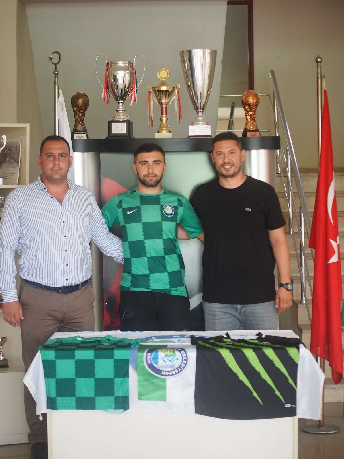Salihli Belediyespor’da 5 imza birden