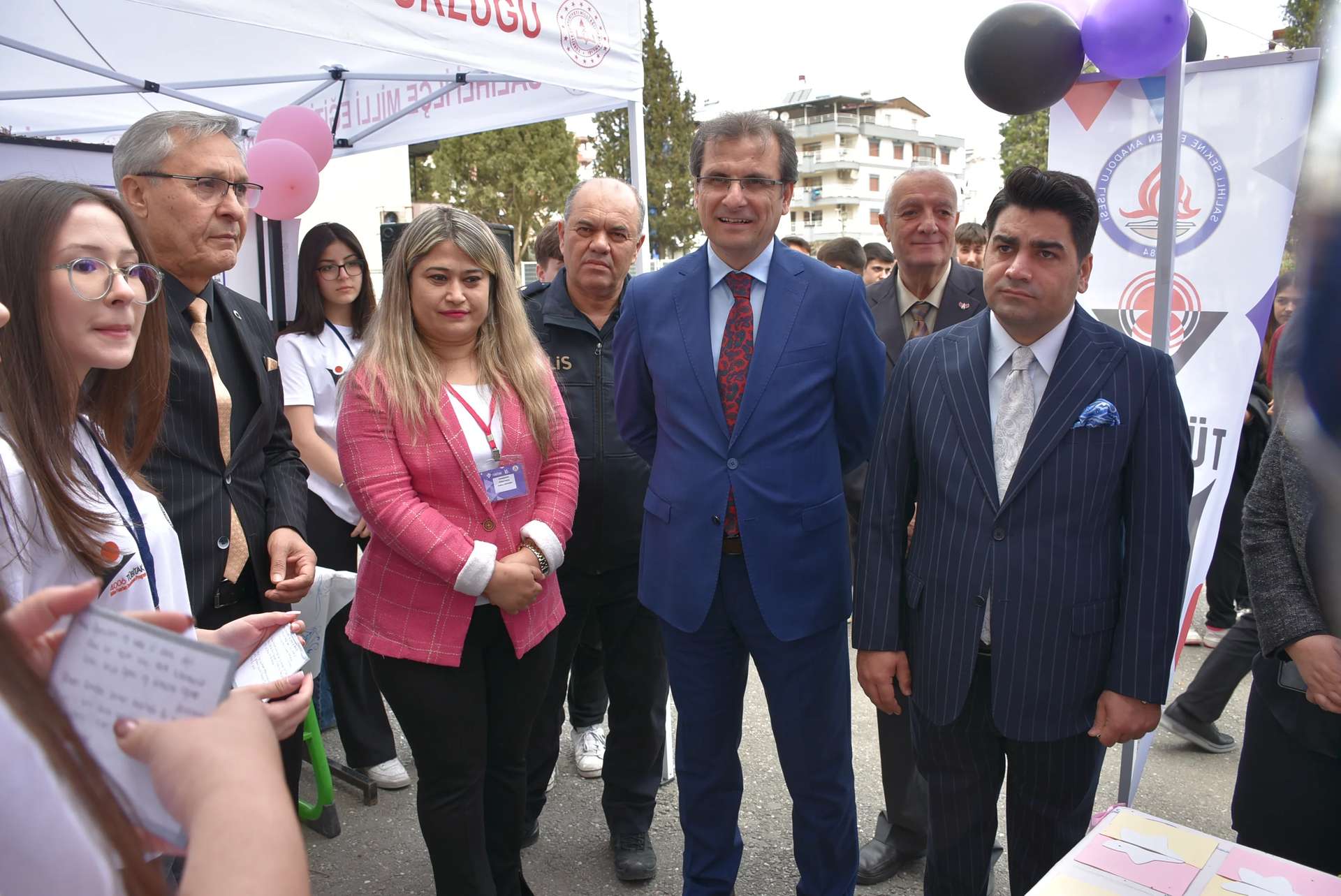 Salihli’de TÜBİTAK 4006 Bilim Fuarı açıldı