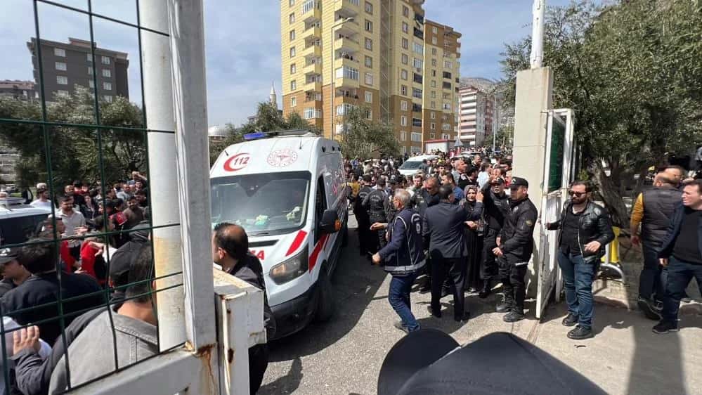 Okul saldırısında 8'i öğrenci 9 kişi hayatını kaybetti