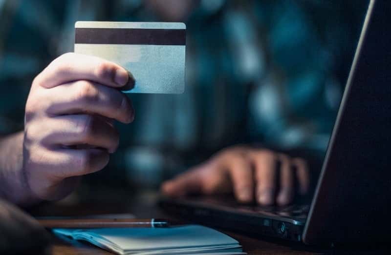 Dolandırıcılar bu kez hesap kiraladı! Salihli’de polis film gibi olayı çözdü