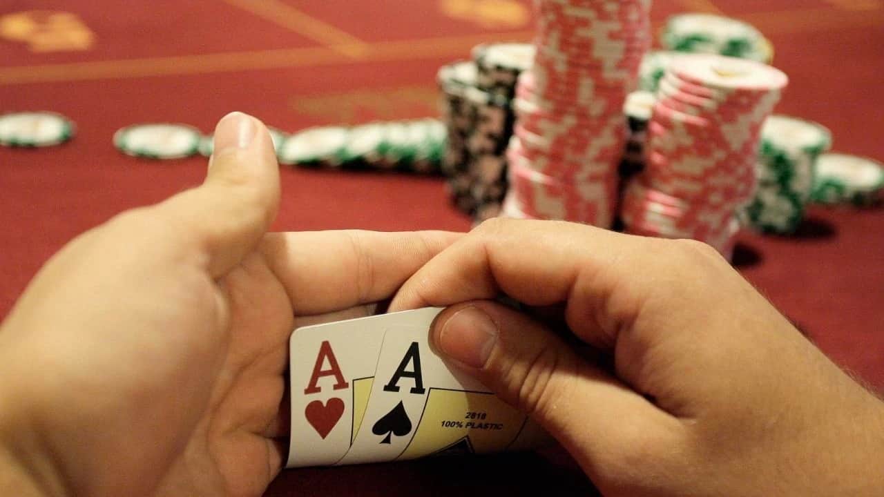 Salihli’de kahvehaneye kumar baskını 