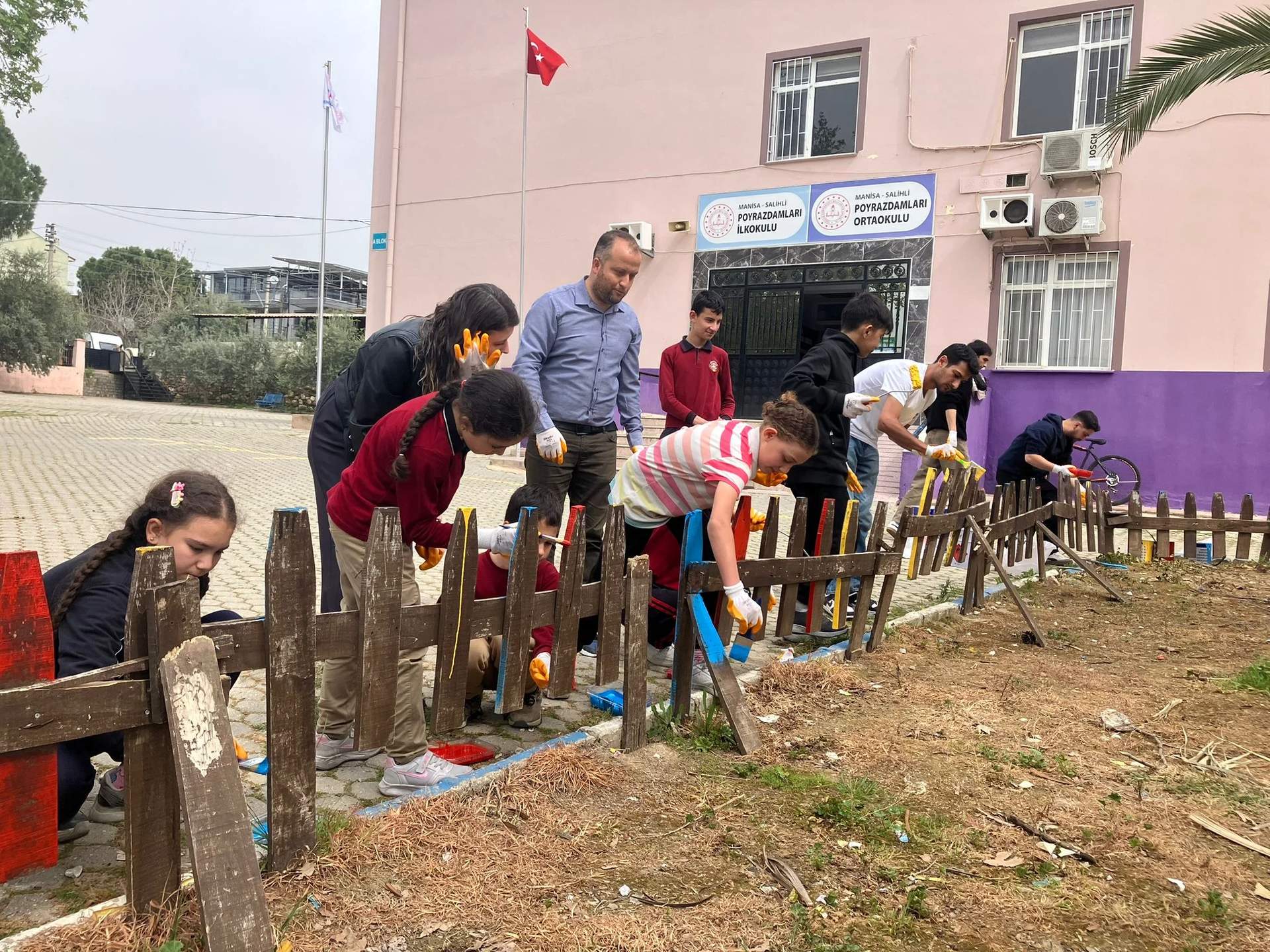 MCBÜ Maliye Kulübü’nden Salihli'de takdir toplayan proje