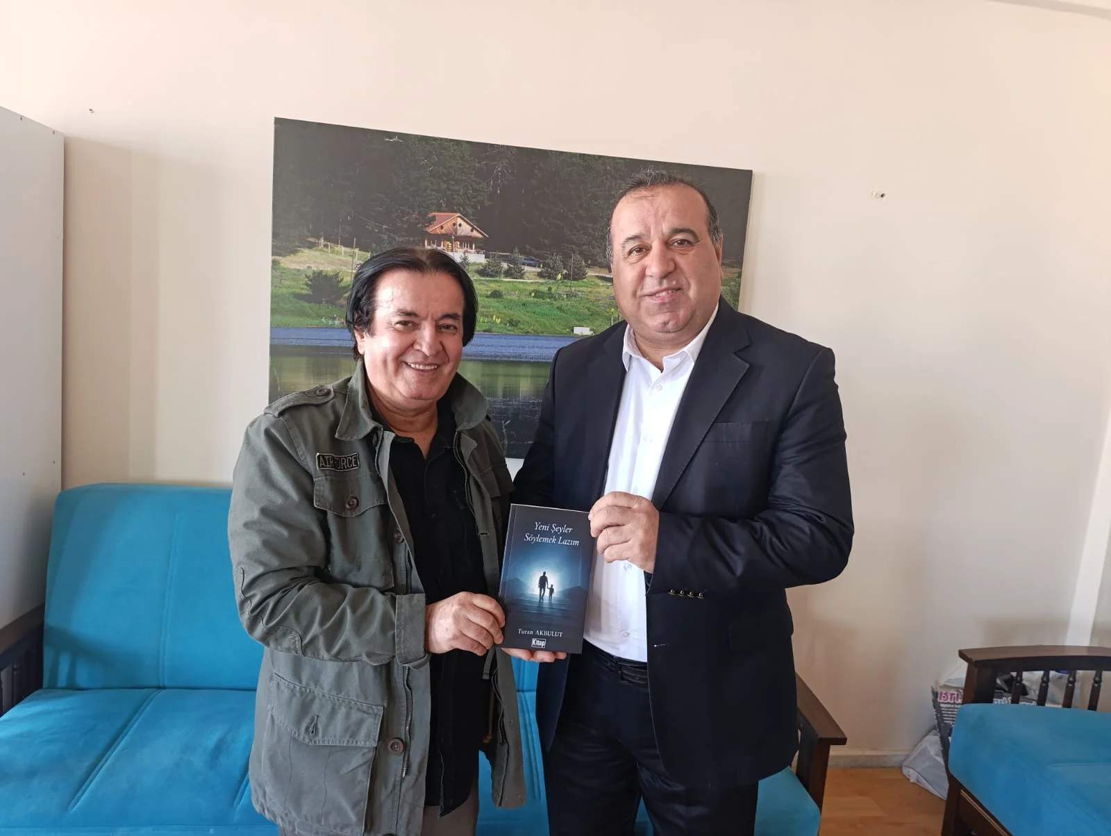 Eğitimci, Şair ve Yazar Turan Akbulut’tan Yeni Eser: "Yeni Şeyler Söylemek Lazım"