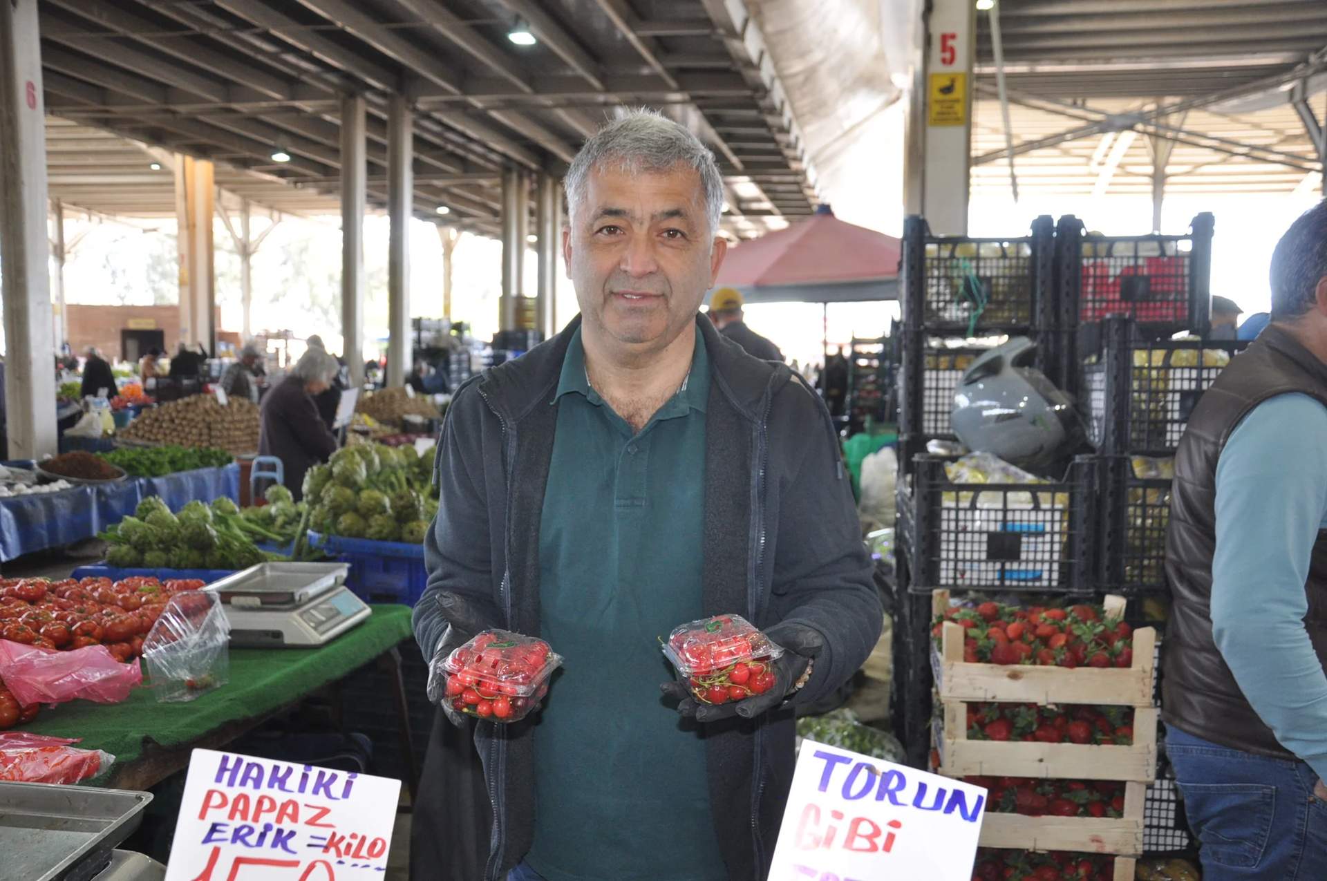 Salihli’de İlk Kiraz Geldi, Fiyatını Duyan Şaşırdı