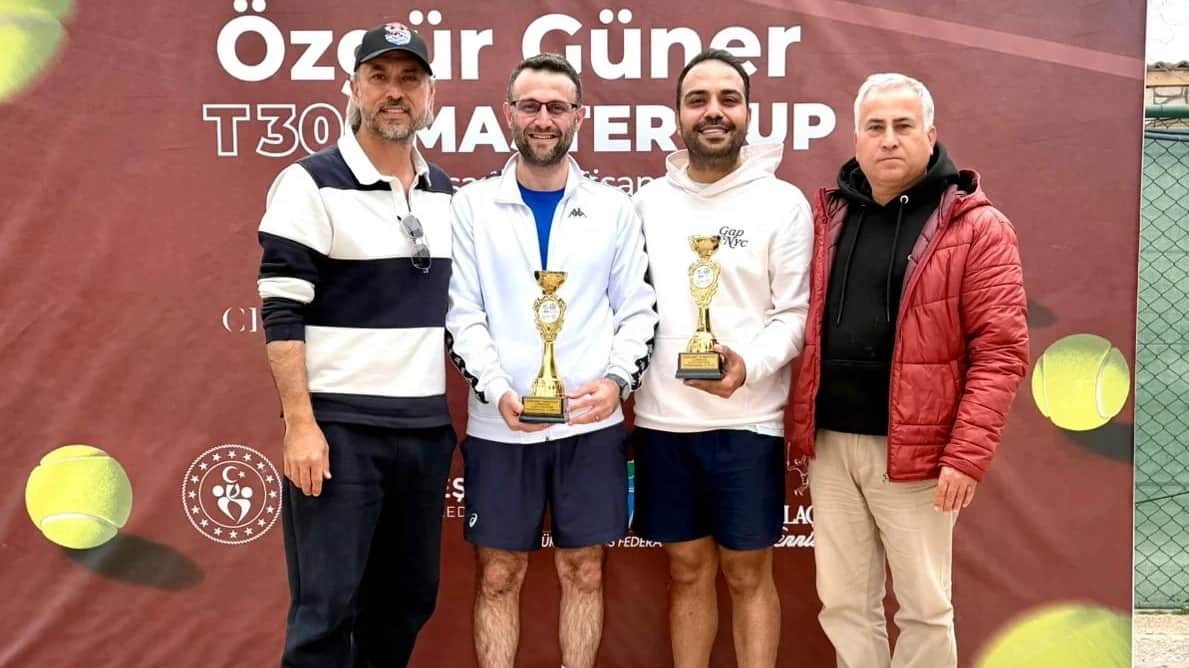 Alaçatı’da Salihli Rüzgarı! Genç Raketten Final Başarısı