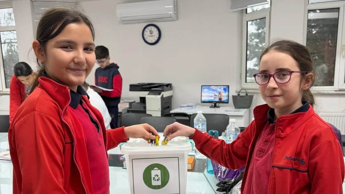 Salihli’de Öğrencilerden Çevreye Örnek Davranış