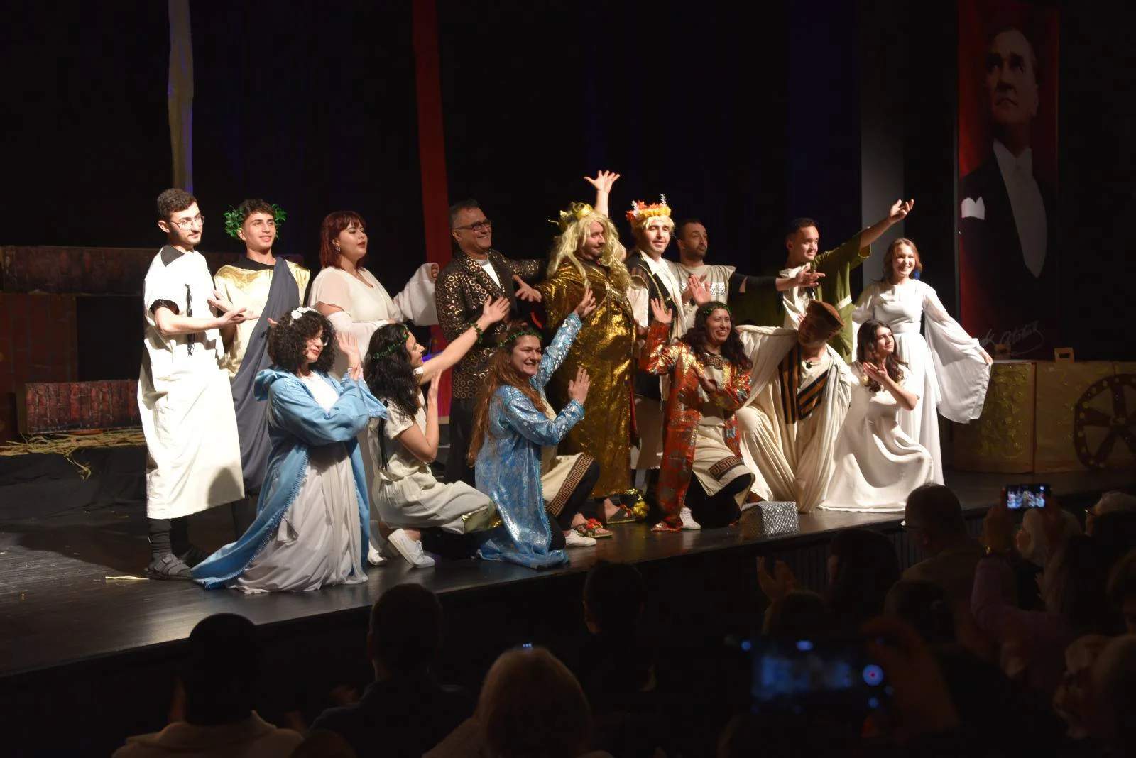 Salihli’de Midas’ın Kulakları oyunu Cuma günü sahnelenecek