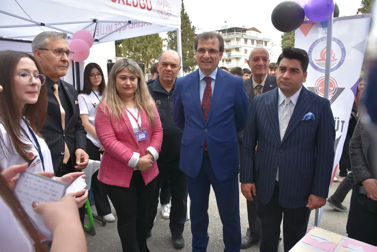 Salihli’de TÜBİTAK 4006 Bilim Fuarı açıldı