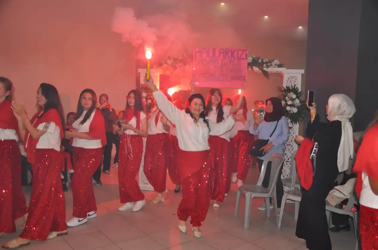 Halılar Mahallesi’nde İlk Şalvar Gecesi Coşkusu
