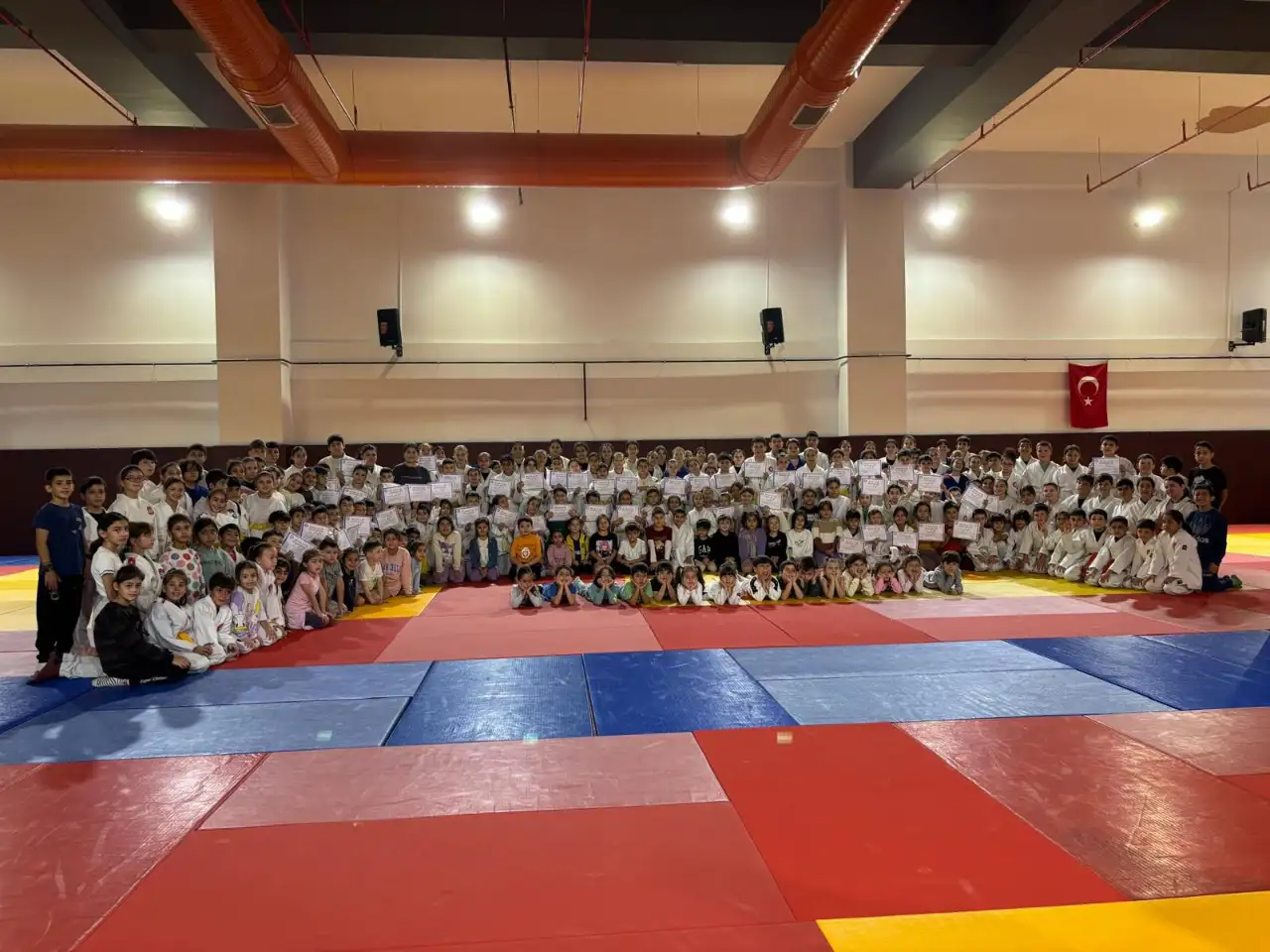 Salihli’de 250 judocu kemer sınavında ter döktü
