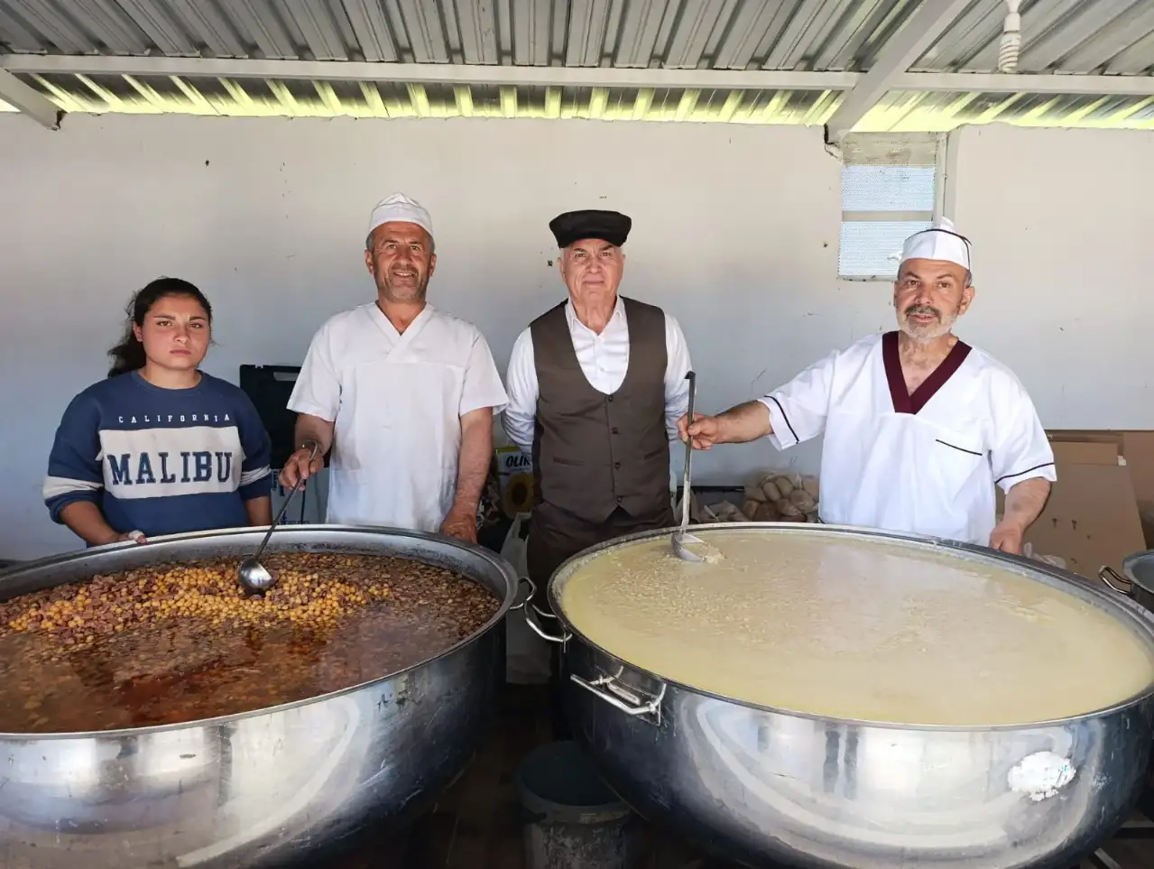 Davul Zurna Eşliğinde Keşkek Dövüldü