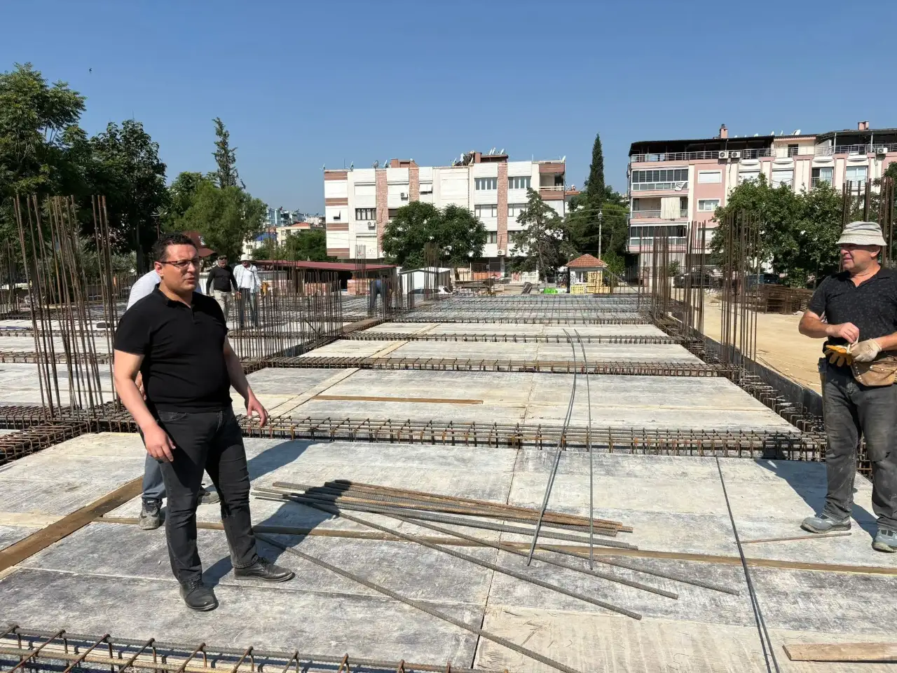 Fahriye Hanım İlkokulu inşaatında saha incelemesi