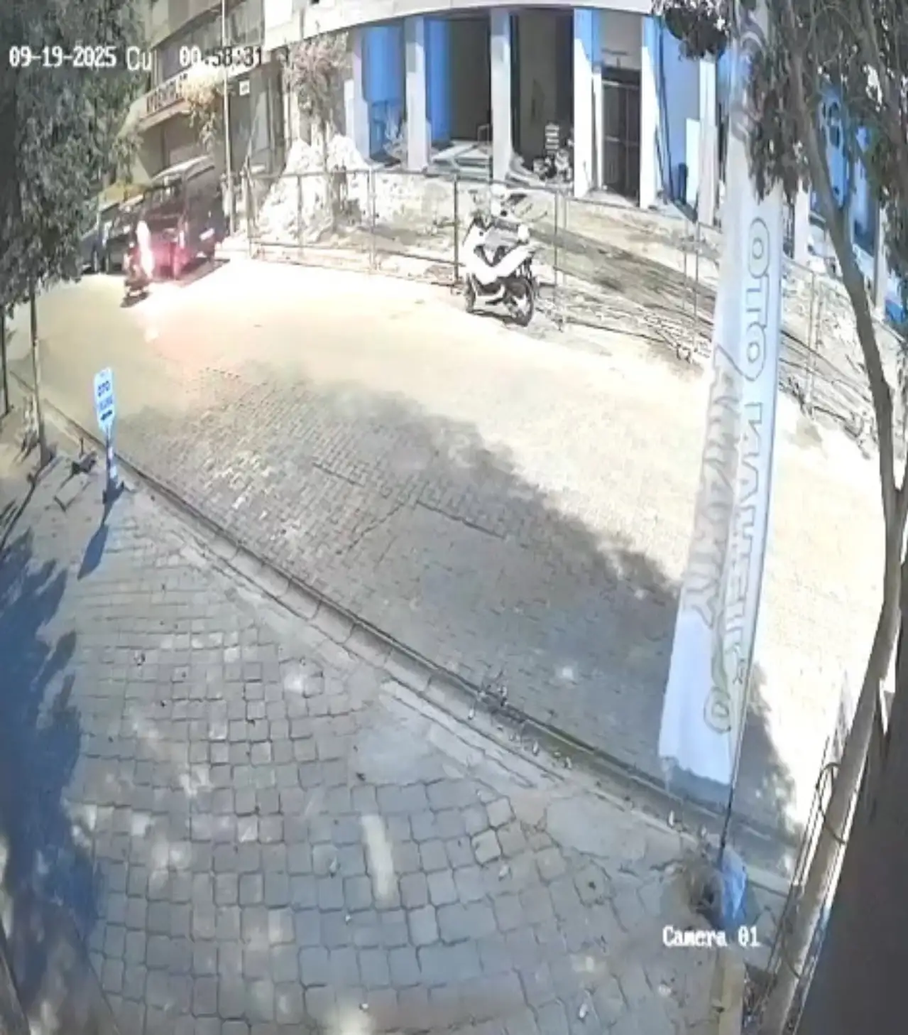 Salihli’de kask hırsızlığı saniye saniye kaydedildi