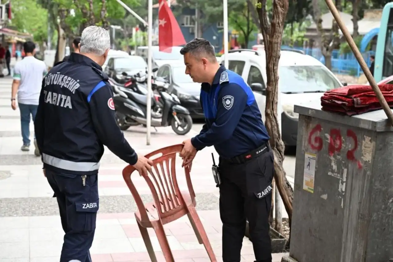 Zabıta kaldırım işgallerine karşı harekete geçti