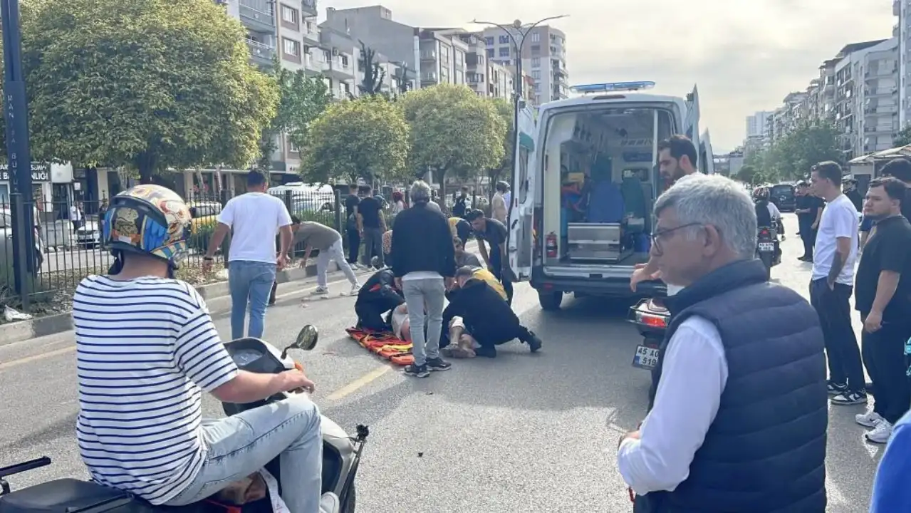 Kurtarma çalışması yapılırken iki motosiklet çarpıştı