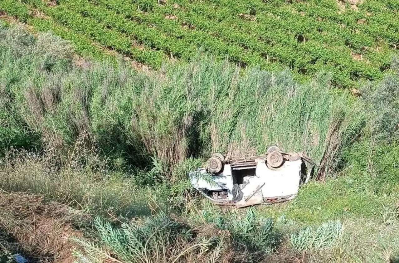 Sabah Yoldan Geçenler Fark Etti... Araçta Acı Manzara