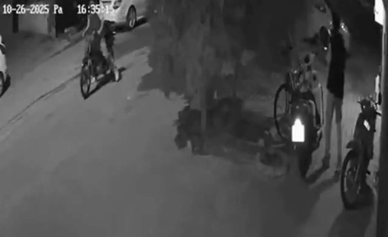 Kaskı çaldı, takıp kaçtı! Salihli’de hırsızlık anı kamerada
