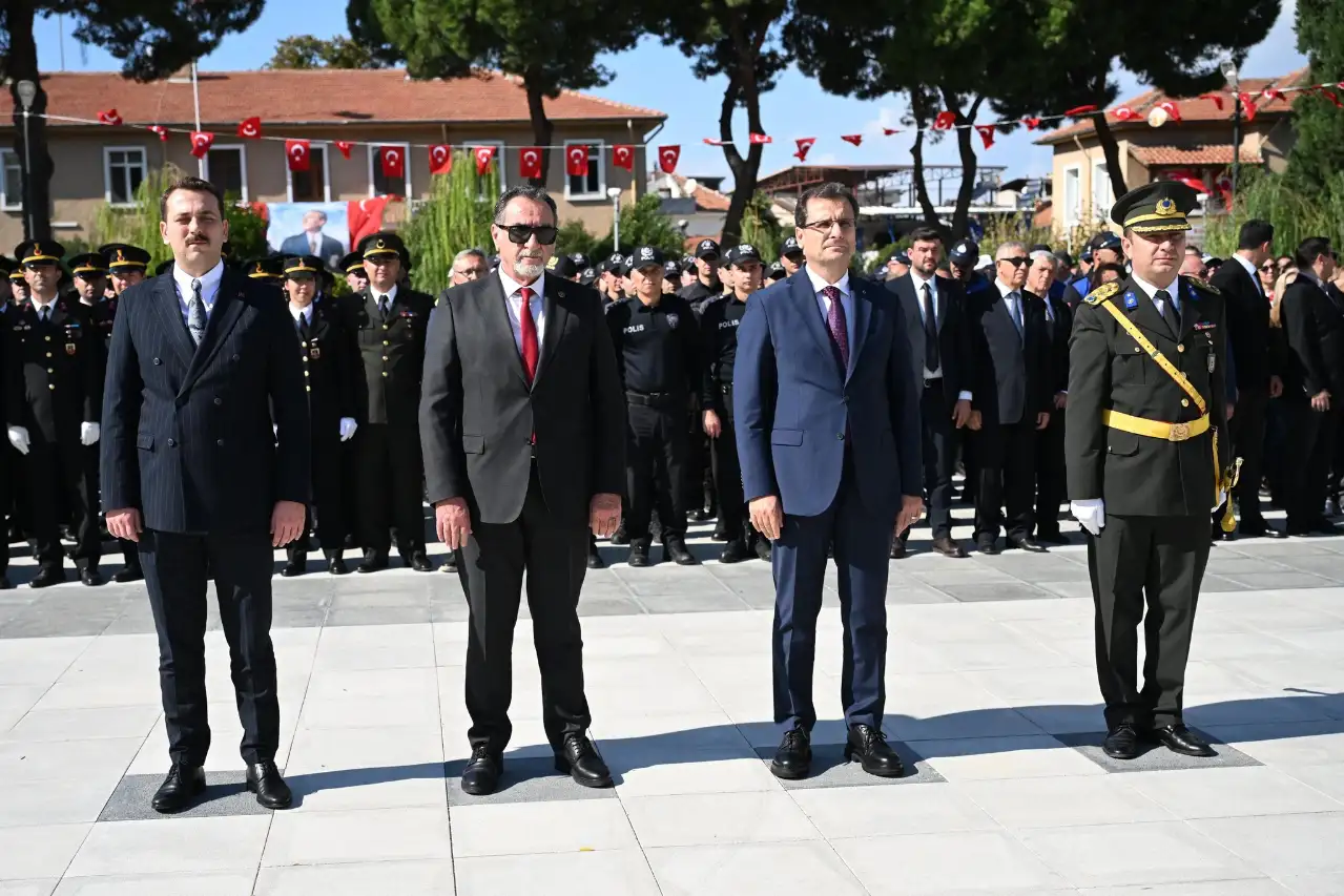 Salihli’de Cumhuriyet Bayramı’nın 102’inci yılında resmi tören düzelendi
