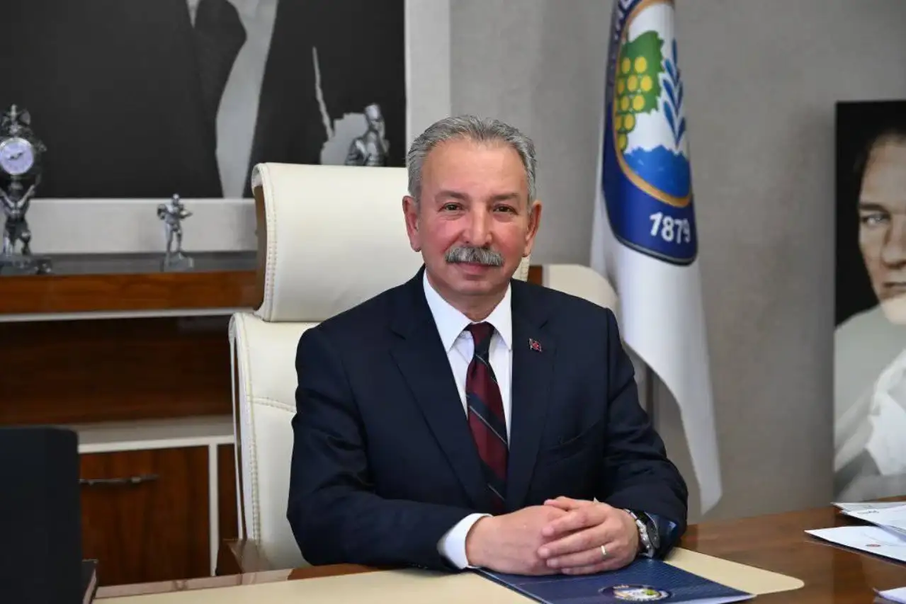 Başkan Nurlu ‘Bayrak onurumuzdur, şerefimizdir’
