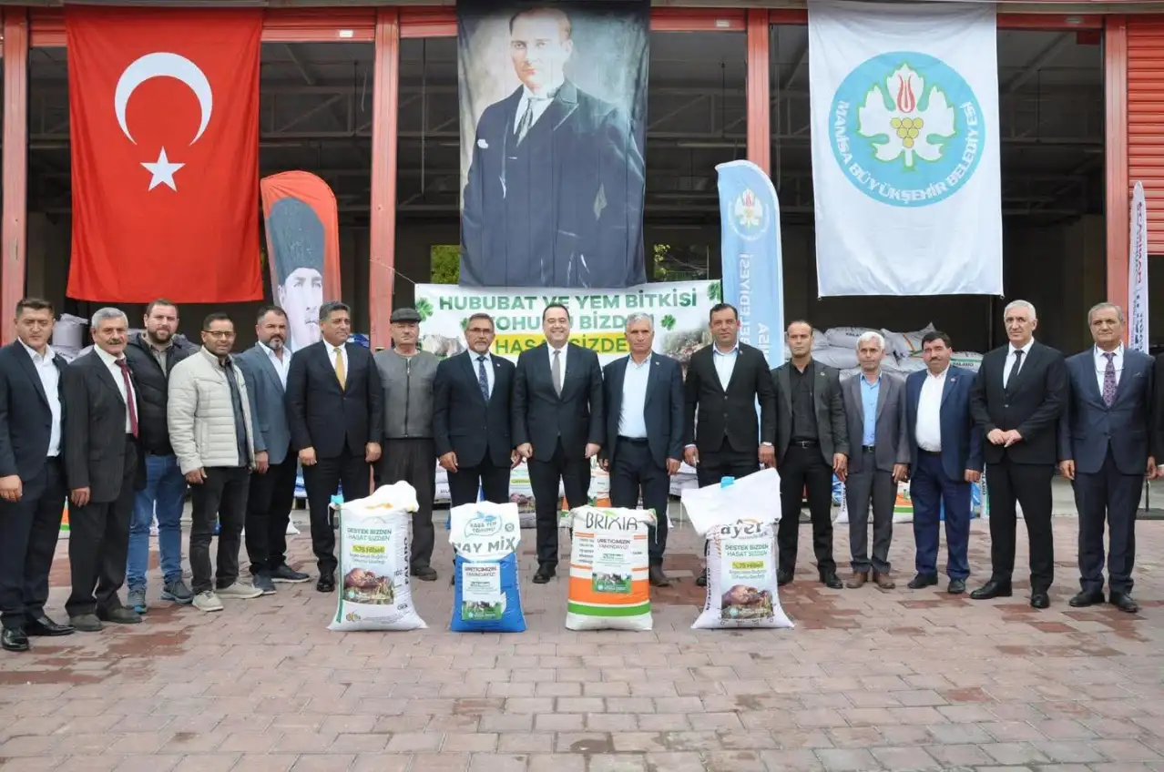 Selendi’de üreticiye can suyu ! 350 çiftçiye 104 ton tohum desteği