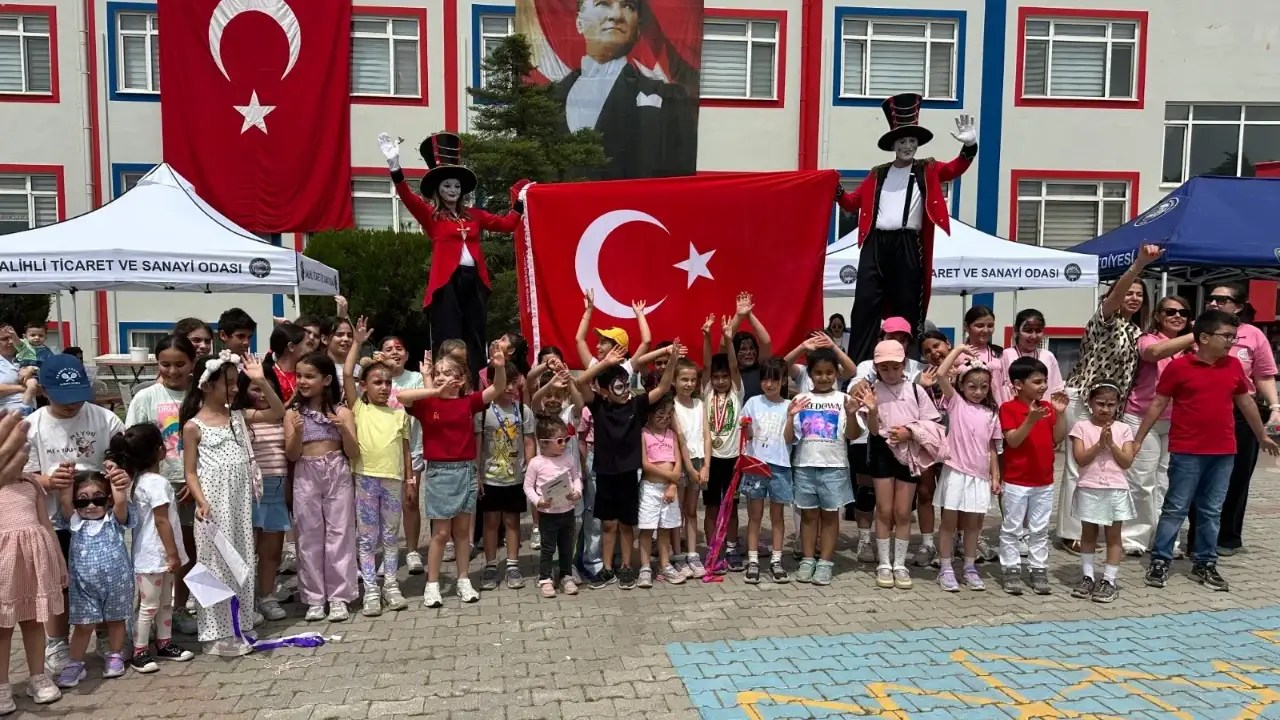 Renkli Görüntüler... Salihli Koleji’nde Yaza Merhaba Şenliği