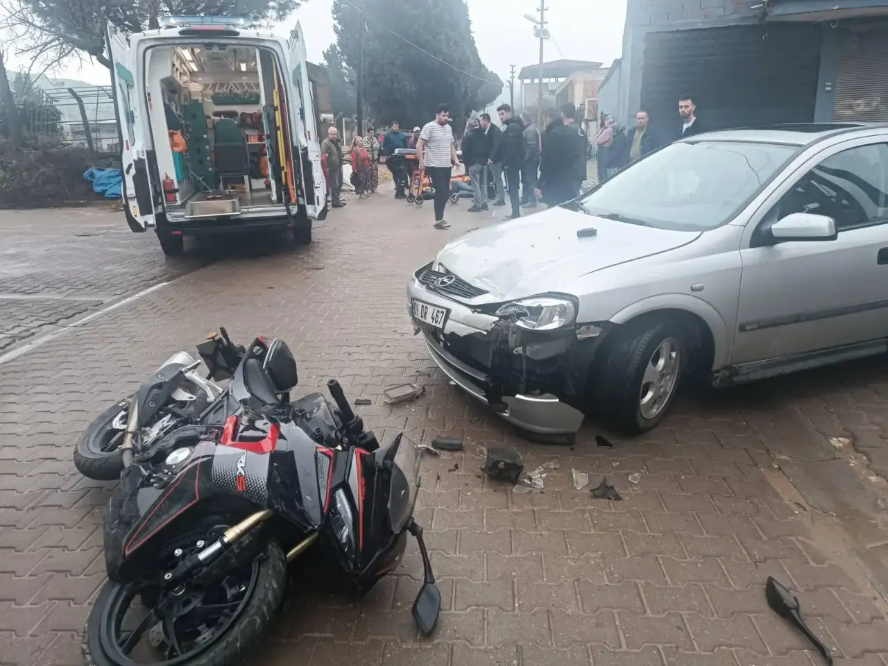 Salihli’de otomobil ile motosiklet çarpıştı...18 yaşındaki sürücü yaralandı