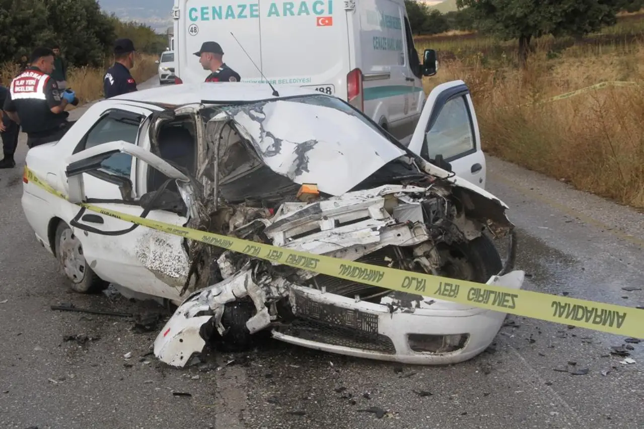 Kayganlaşan yolda feci kaza... 1 ölü, 2 yaralı