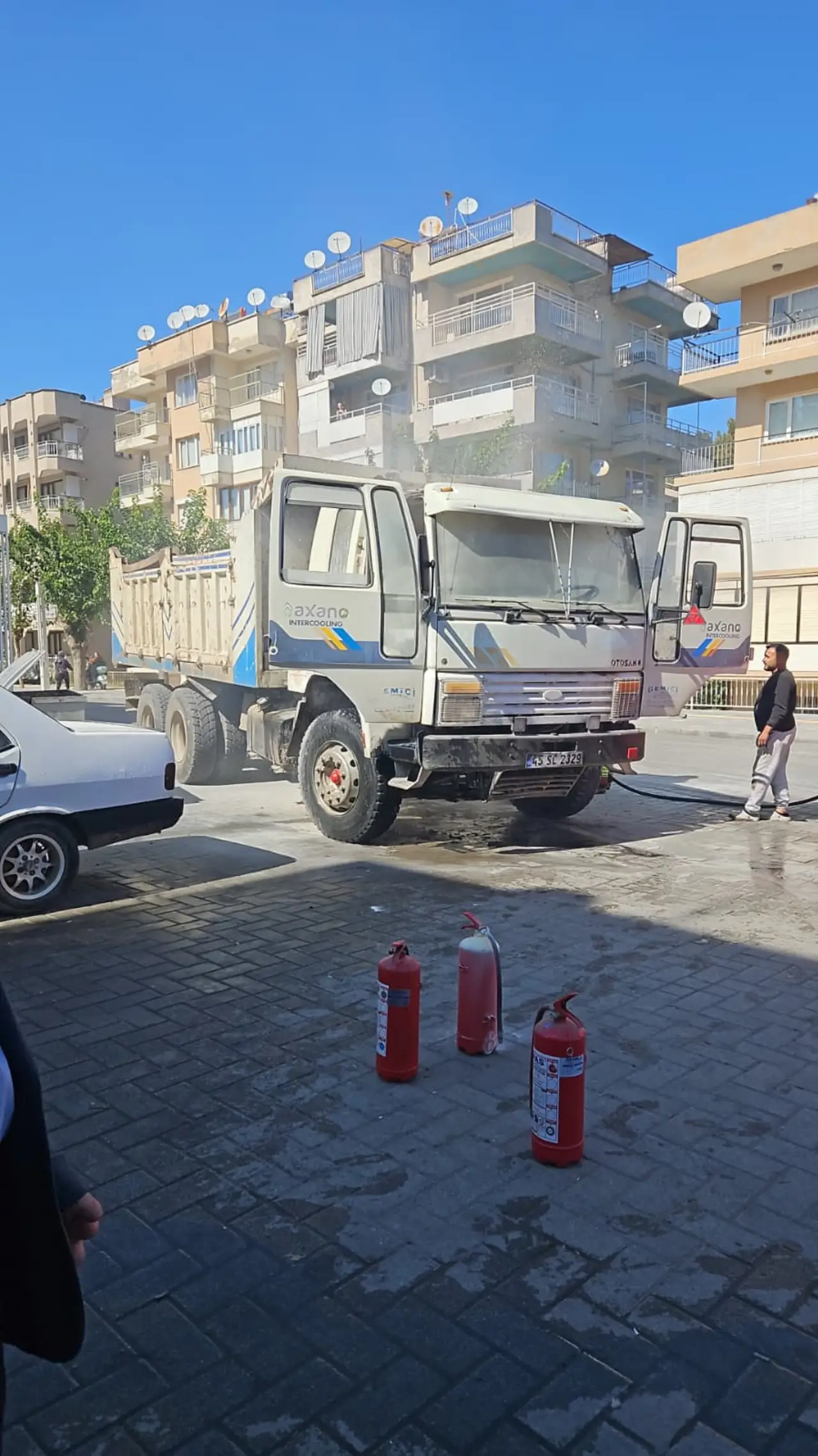 Salihli’de kamyonet alev alev yandı… 